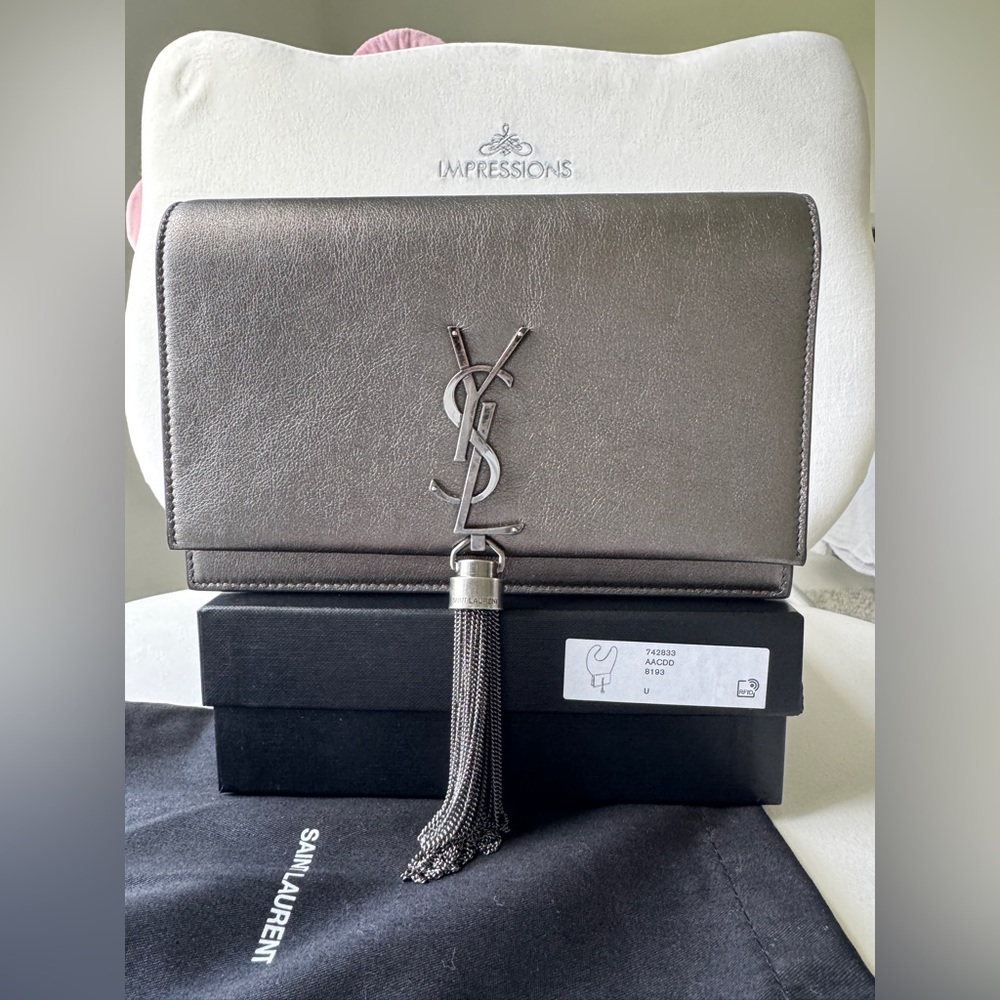 Yves Saint Laurent Cassandra Kate Silver Chain Shoulder Bag - Picture 6 of 16